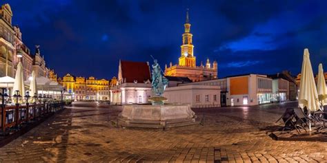 Premium Photo Panorama Of Poznan Town Hall On Old Market Square In