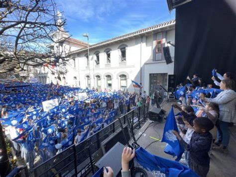 CERCA DE UN MILLAR DE ESCOLARES SE DAN CITA EN LA CALLE SAN JOSÉ PARA