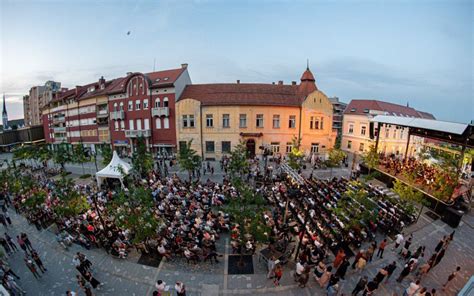 Foto In Video Sredi E Murske Sobote Zavzeli Arobni Operni Zvoki