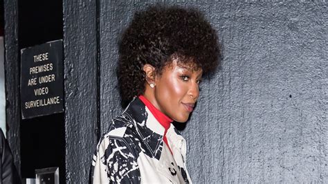 Naomi Campbell Steps Out At NYFW With A Short, Natural Afro