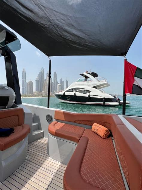 Dubai privétour op een jacht met zwemmen bij Palm Jumeirah GetYourGuide