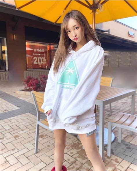 真優川咲さんのインスタグラム写真 真優川咲instagram「☀️🧥👚🗻 ️ お出かけday 🍈🥰🚗☀️ 💕 昨日は