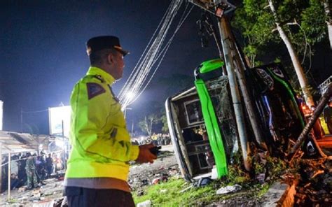 Bikin Merinding Begini Kronologi Kecelakaan Bus Di Ciater Subang