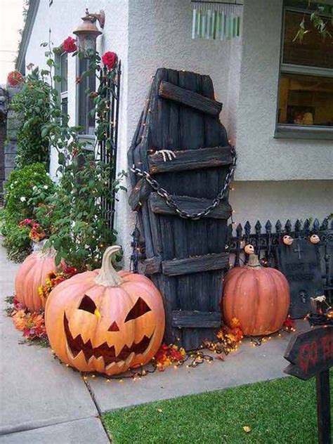 Cheap And Creative Halloween Decor From Reclaimed Wood