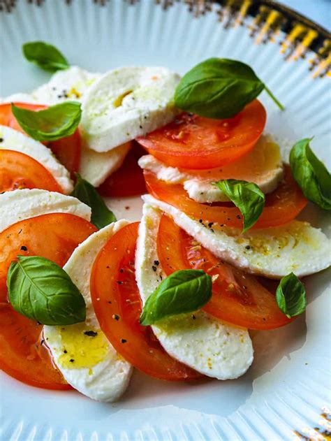 Classic Tomato And Mozzarella Salad Caprese Salad