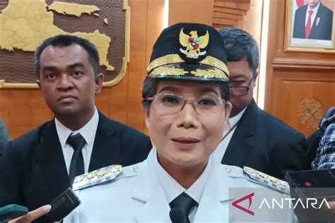 Gubernur Khofifah Lantik Zanariah Sebagai Pj Wali Kota Kediri Antara