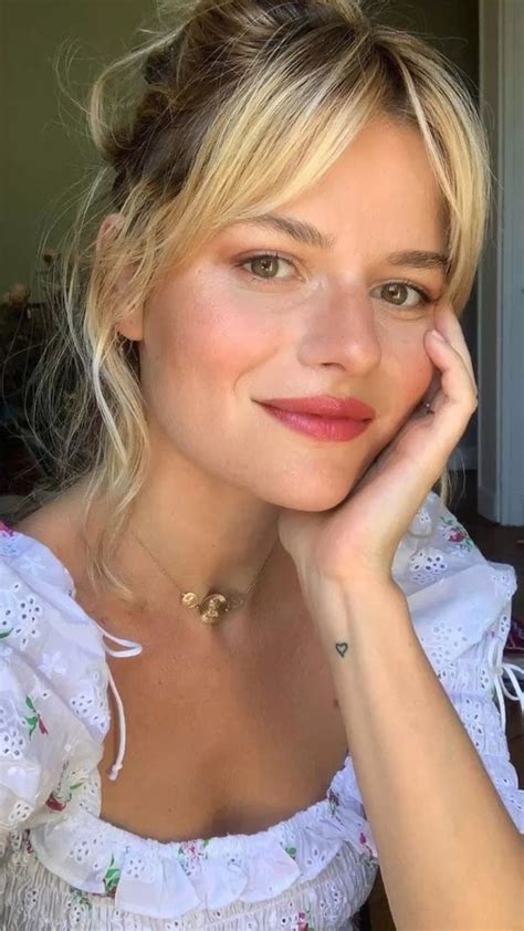 Curtain Bangs Hair Inspo Summer Hair Cut Blonde Brunette Black Hair Chic Hairstyle