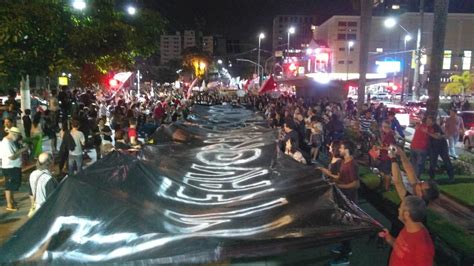 Estudantes E Professores Protestam Em Santos Contra Cortes Na Educa O