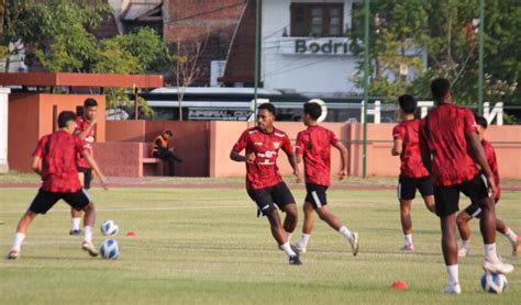 Official Training Timnas Indonesia Di Lapangan Thor Surabaya Suara