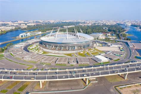 Vista A Rea De La Arena De Gazprom Del Estadio Y Del Puente De Alta