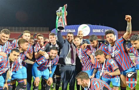 Catania La Coppa Italia Viene Esposta Ai Tifosi