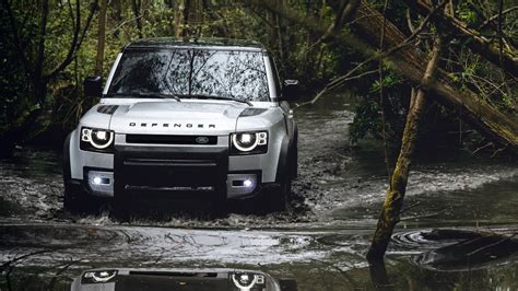 Land Rover Defender Black Wallpaper