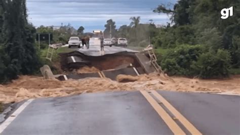 Temporais No Rs Sobe Para O N Mero De Mortos Pelo Menos Mil