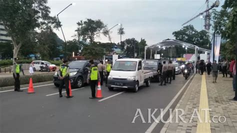 Pemeriksaan Kendaraan Di Pintu 10 GBK Berimbas Macet Akurat