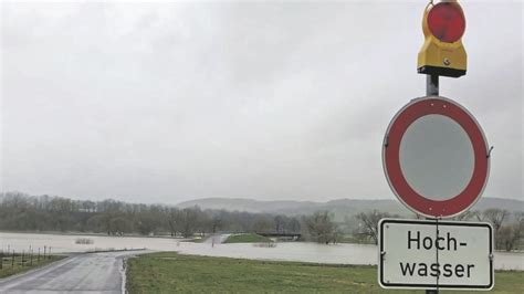 Hochwasser in Hessen Pegel steigen nach Regen an der Fulda Straßen