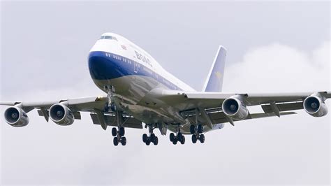 20 Close Up HEAVY Aircraft TAKEOFFS LANDINGS At Heathrow Airport LHR