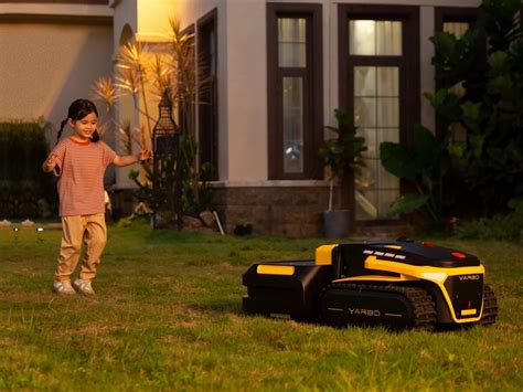 This Intelligent Mowing Robot Boasts Gps Positioning Technology