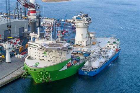 Rostock Port Erste LNG Schiff Zu Schiff Betankung Im Hafen Rostock