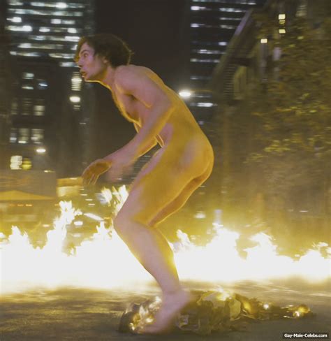 Ezra Miller Nude And Sexy In The Flash The Sexy Men