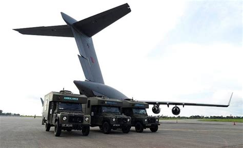 Warwheels Net Land Rover Defender Pulse Field Ambulance Photos