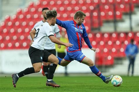 Uerdingen und Schwarz Weiß Essen trennen sich 4 4 KFC Uerdingen 05