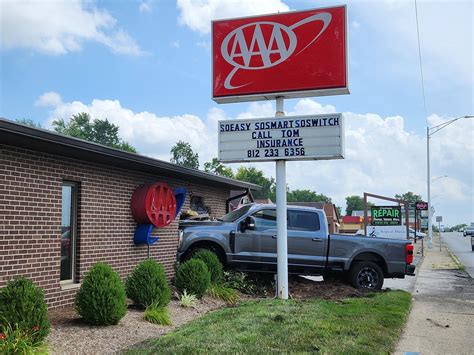 Truck crashes into Terre Haute AAA office building | WANE 15