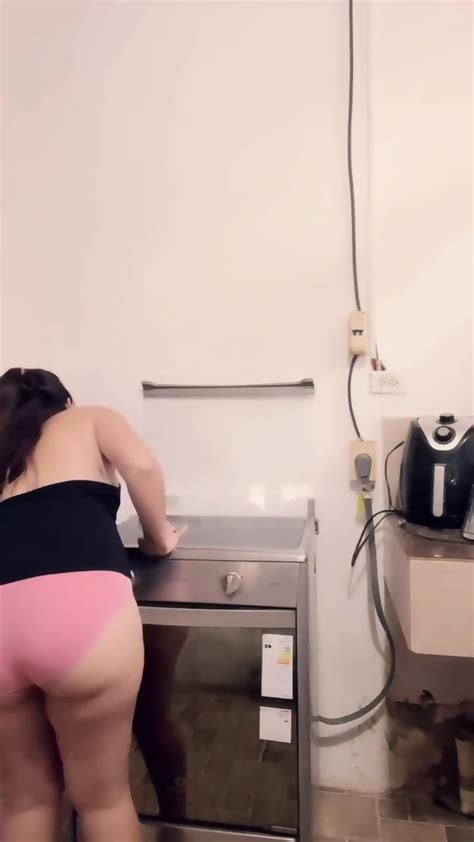 Marlboroqueensex Cantik Nya Tante Lagi Masak Cuma Pakai Cangcut Eporner