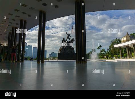 National Monument Of Malaysia Tugu Negara Stock Photo Alamy