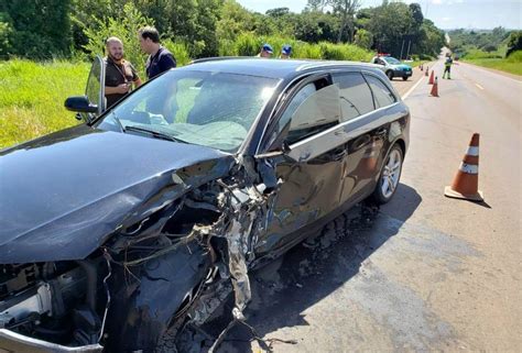 Roda Solta De Caminh O Atinge Carro E Deixa Motorista Ferido Na Rodovia