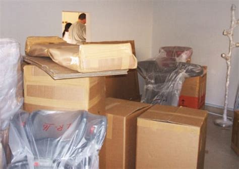 7 Practical Uses of Plastic Wrap for Moving