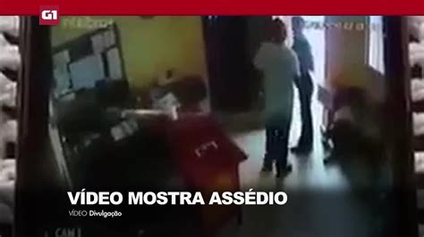 Vídeo G1 em 1 Minuto Vídeo mostra padre dando um tapa na bunda de