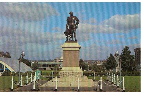 Devon Postcard The Statue Of Sir Francis Drake Plymouth Devon