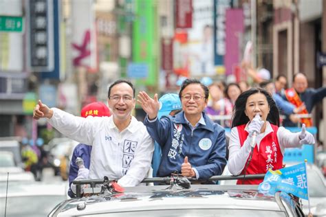 選前衝刺！張善政合體朱立倫拜票 喊全力保衛台灣民主