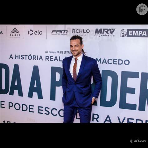 Igor Rickli E Mais Famosos Prestigiam Pr Estreia Do Filme Nada A