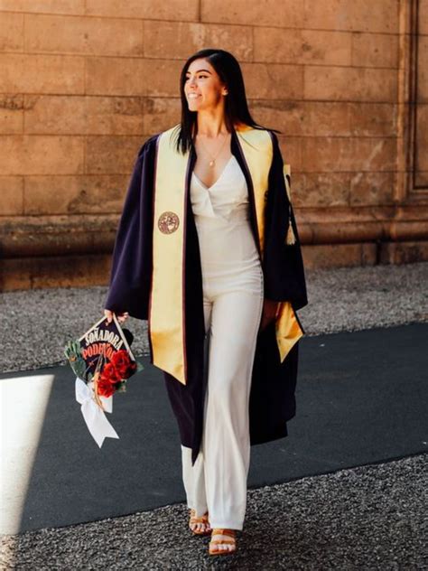 ¿cómo Vestir Para Una Graduación 9 Outfits Espectaculares