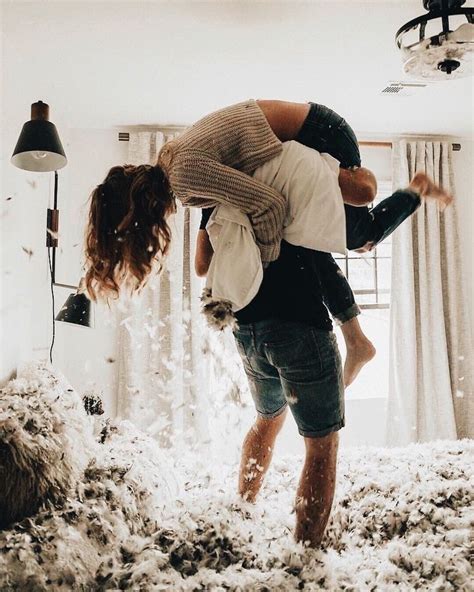 Pin By Jozie On Imagens Couples Pillow Fight Messy Hairstyles