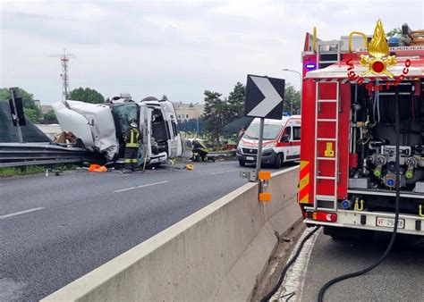 Per I Camion Obbligo A Milano Dei Sensori Per L Angolo Cieco L Altra