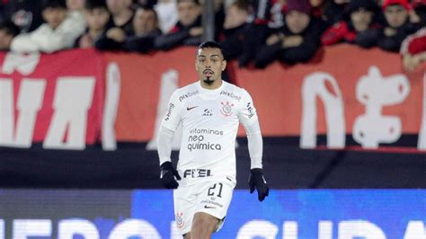 Corinthians lateral Matheus Bidu entra na mira do Goiás