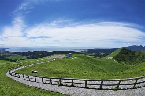 絶景ドライブルート 草原で覆われた、日本海一望のパノラミックロード 秋田県男鹿市 クルマ情報サイトｰ