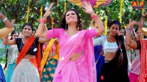 Singer Antra Singh Priyanka Hot Song Generous Navel Show Saree