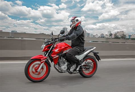 Motos Honda Cb Twister Tem Novas Cores E Grafismos Confira