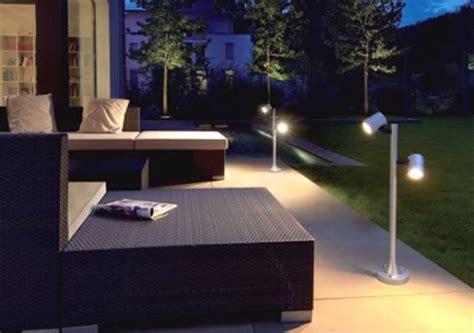 Уличное освещение для загородного дома: подборка из 32 фото