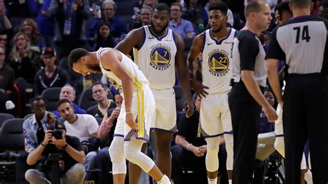 Warriors Star Stephen Curry Breaks Left Hand On Hard Fall Abc7 San