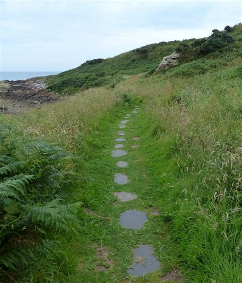 Heading east along the Fife Coastal Path © Mat Fascione cc-by-sa/2.0 ...