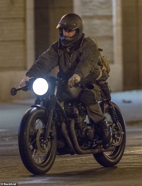 Colin Farrell films high-stakes chase scene on a motorbike for The ...