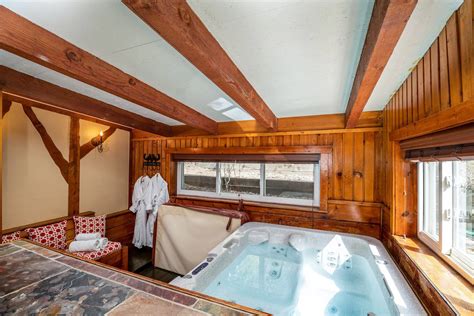 27 BEST Colorado Hotels with Jacuzzi in room ️ 2025