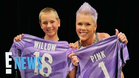 See Pinks Emotional Reaction To Daughter Willow Leaving Her Tour To Pursue Theater E News