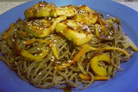 Лапша соба с овощами и сыром тофу под соусом терияки рецепт – Японская ...