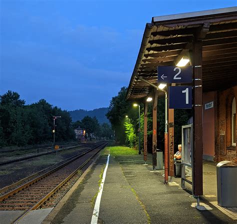 Fr Hmorgens Im Bahnhof Herdorf Der Bahnhof Herdorf Am