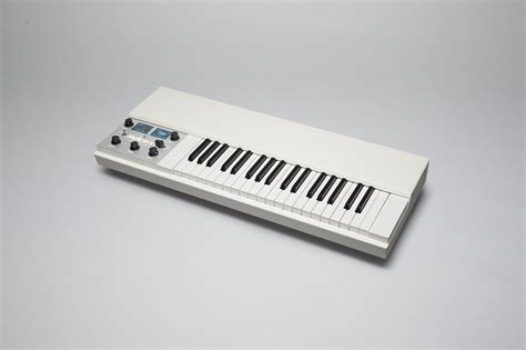 Mellotron M4000D Mini – The Chicago Electric Piano Co.